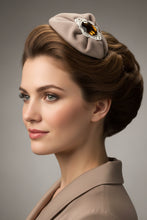 Load image into Gallery viewer, Stunning Cream Fascinator FS169