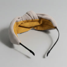 Load image into Gallery viewer, Stunning Cream Fascinator FS169