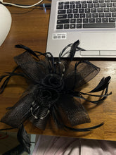 Load image into Gallery viewer, Stunning Black Fascinator. FS141