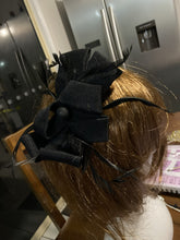 Load image into Gallery viewer, Stunning Black Fascinator. FS144