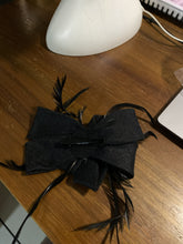 Load image into Gallery viewer, Stunning Black Fascinator. FS144