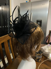Load image into Gallery viewer, Stunning Black Fascinator FS184