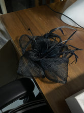 Load image into Gallery viewer, Stunning Black Fascinator FS184