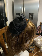 Load image into Gallery viewer, Stunning Black Fascinator FS185
