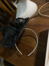 Load image into Gallery viewer, Stunning Black Fascinator FS189