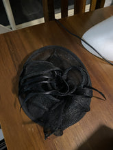 Load image into Gallery viewer, Stunning Black Fascinator FS189