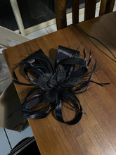 Load image into Gallery viewer, Stunning Black Fascinator FS193