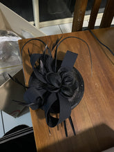 Load image into Gallery viewer, Stunning Black Fascinator FS194