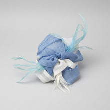 Load image into Gallery viewer, Stunning Blue & White fascinator. FS046