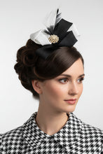 Load image into Gallery viewer, Stunning Black & White Fascinator. FS133