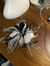 Load image into Gallery viewer, Stunning Black & White Feather Fascinator. FS060
