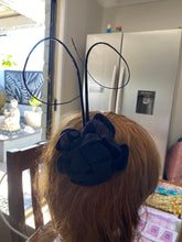 Load image into Gallery viewer, Stunning Black Fascinator. FS136