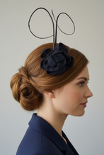 Load image into Gallery viewer, Stunning Black Fascinator. FS136