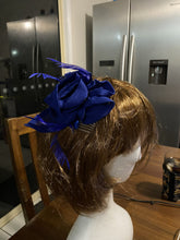 Load image into Gallery viewer, Stunning Blue Fascinator. FS087
