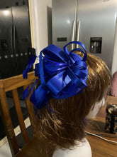 Load image into Gallery viewer, Stunning Blue Fascinator. FS089