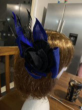 Load image into Gallery viewer, Stunning Blue Fascinator. FS097