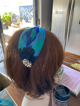 Load image into Gallery viewer, Stunning Blue & Green Fascinator. FS146