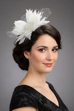 Load image into Gallery viewer, Stunning Cream Feather Fascinator FS163