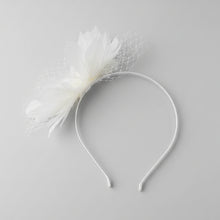 Load image into Gallery viewer, Stunning Cream Feather Fascinator FS163