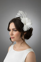 Load image into Gallery viewer, Stunning Cream Feather Fascinator FS164