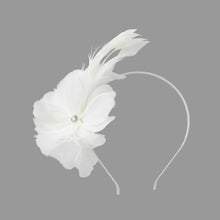 Load image into Gallery viewer, Stunning Cream Feather Fascinator FS165