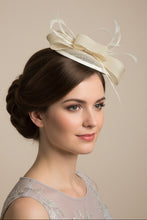 Load image into Gallery viewer, Stunning Cream Fascinator FS180