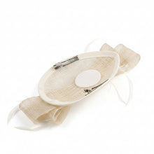 Load image into Gallery viewer, Stunning Cream Fascinator FS180