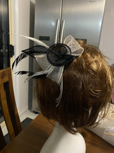 Load image into Gallery viewer, Stunning Cream & Black Fascinator FS174