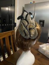 Load image into Gallery viewer, Stunning Cream & Black Fascinator FS175