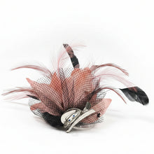 Load image into Gallery viewer, Stunning cute feather fascinator. FS020