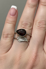 Load image into Gallery viewer, Garnet sterling silver ring size 8 DC40