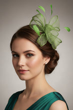 Load image into Gallery viewer, Stunning Green fascinator. FS015
