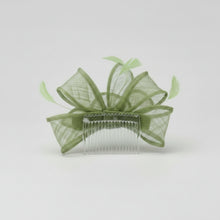 Load image into Gallery viewer, Stunning Green fascinator. FS015