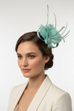 Load image into Gallery viewer, Stunning Green fascinator. FS017