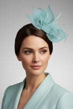 Load image into Gallery viewer, Stunning Green Fascinator. FS027