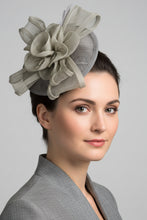 Load image into Gallery viewer, Stunning Grey Fascinator FS130