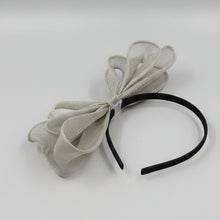 Load image into Gallery viewer, Stunning Grey fascinator. FS039