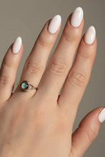 Load image into Gallery viewer, Labradorite Sterling silver ring size 3 (ER53a)