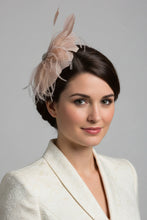 Load image into Gallery viewer, Stunning Peach Feather fascinator. FS023