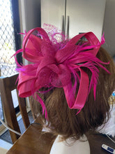 Load image into Gallery viewer, Stunning Pink Fascinator FS148