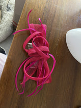 Load image into Gallery viewer, Stunning Pink Fascinator FS149