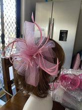 Load image into Gallery viewer, Stunning Pink Fascinator FS152