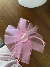 Load image into Gallery viewer, Stunning Pink Fascinator FS152