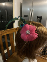 Load image into Gallery viewer, Stunning Pink Fascinator. FS119