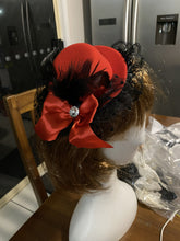 Load image into Gallery viewer, Stunning Red & Black Fascinator. FS066