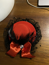 Load image into Gallery viewer, Stunning Red & Black Fascinator. FS066
