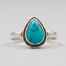 Load image into Gallery viewer, Sterling Silver Turquoise ring. Size 8. DC29a