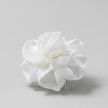 Load image into Gallery viewer, Stunning White Fascinator FS205