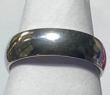 Load image into Gallery viewer, Stainless Steel - Silver ring.  Sizes  6, 7, 8, 9, 10, 11.  RW256

