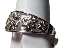 Load image into Gallery viewer, Sterling Silver - Flower ring. Sizes 13.  SS31a
